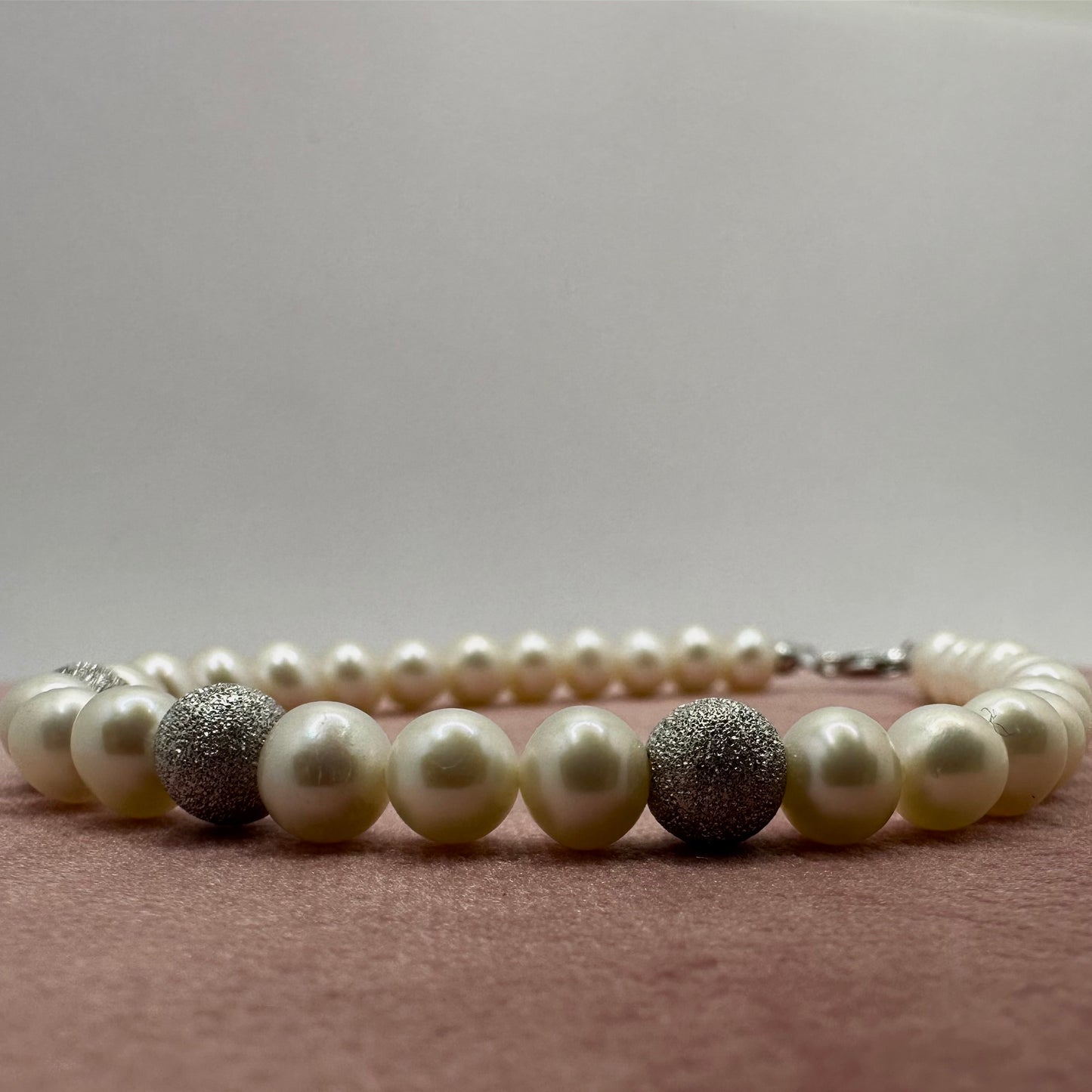 Bracciale Kioto Perle e Oro Bianco Puntellato